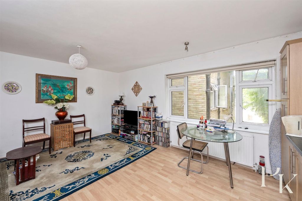Property photo 2 of 12