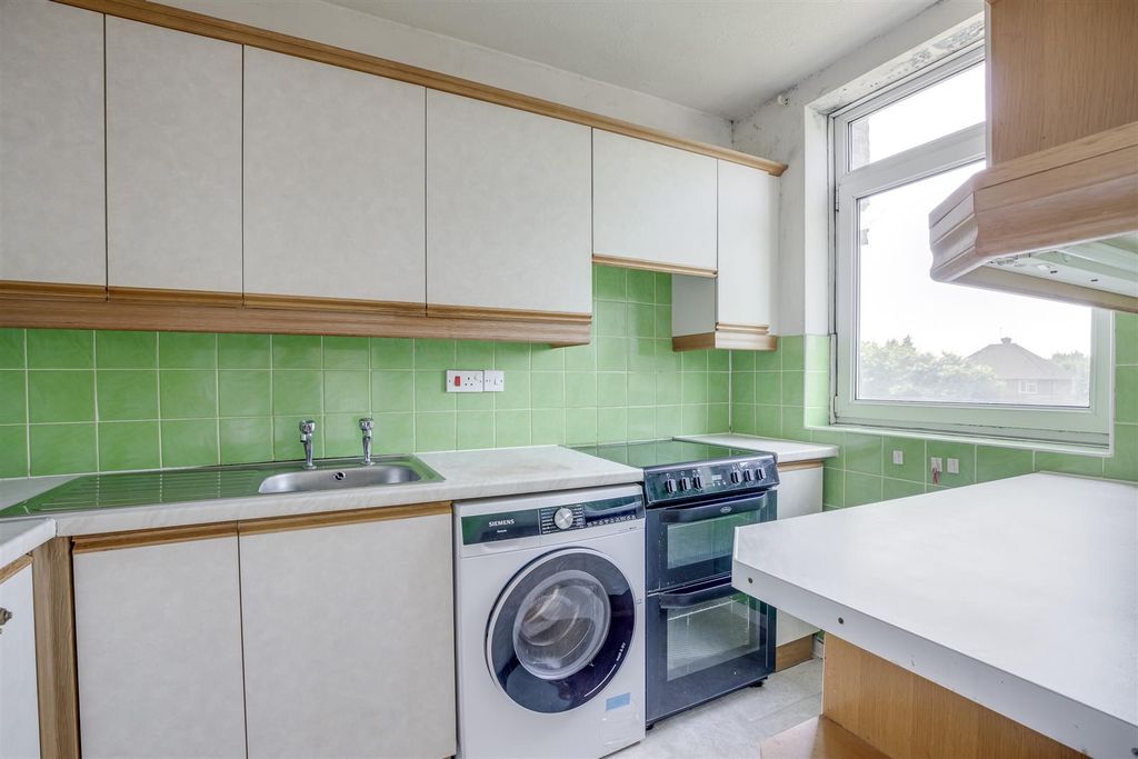 Property photo 3 of 14 4 Jason House, Cressex Road, Hp12 4Tt-7.Jpg