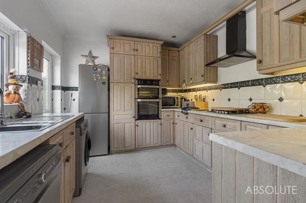 Property photo 2 of 25 Kitchen