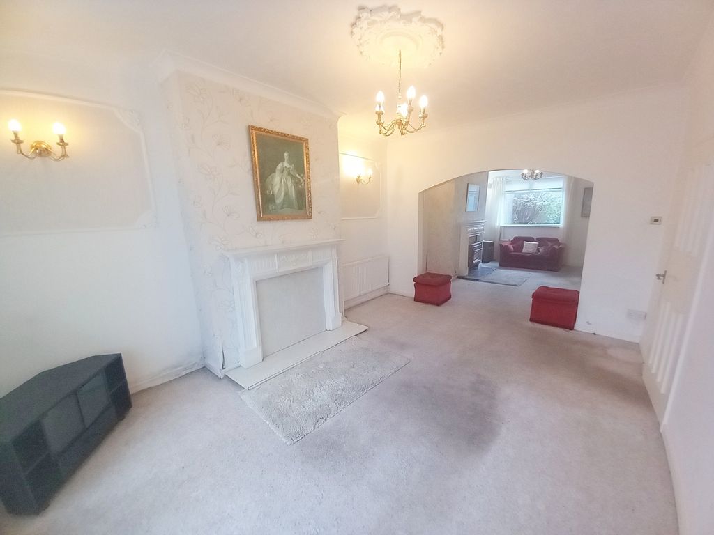 Property photo 2 of 12 Lounge