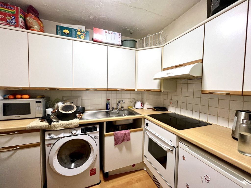 Property photo 3 of 8 Kitchen