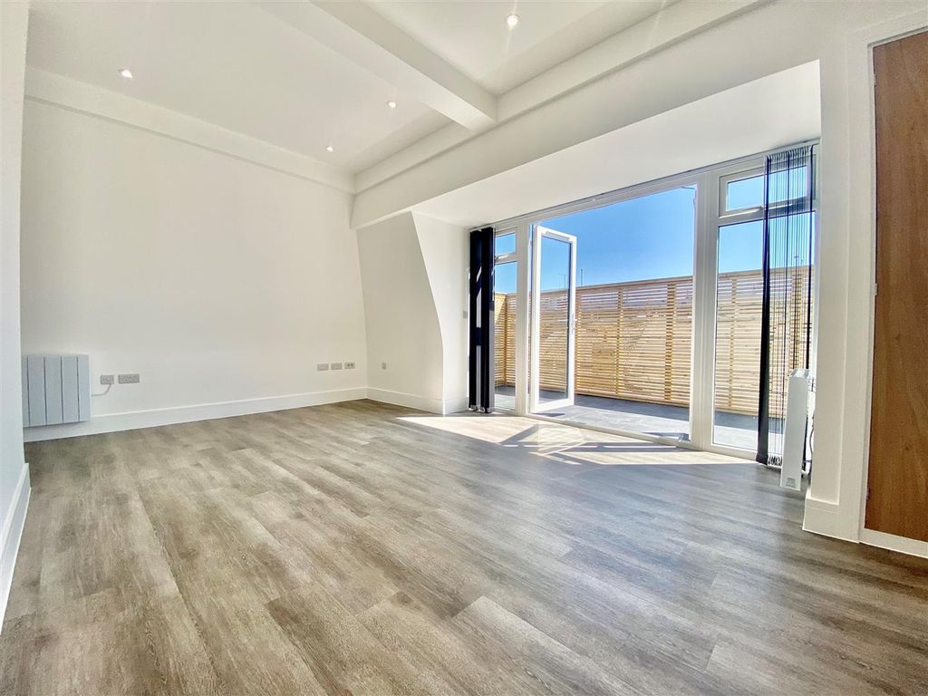 Property photo 2 of 21 16.Jpg