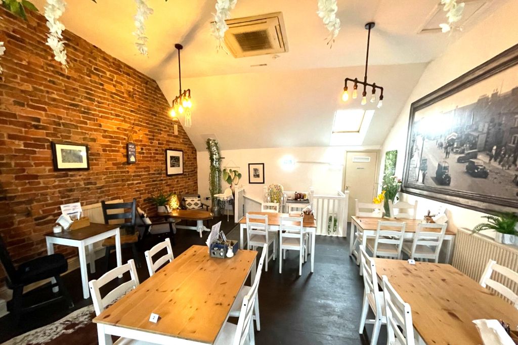 Property photo 3 of 4 19 Market Place, Kirkbymoorside, North Yorkshire Yo62 6Aa