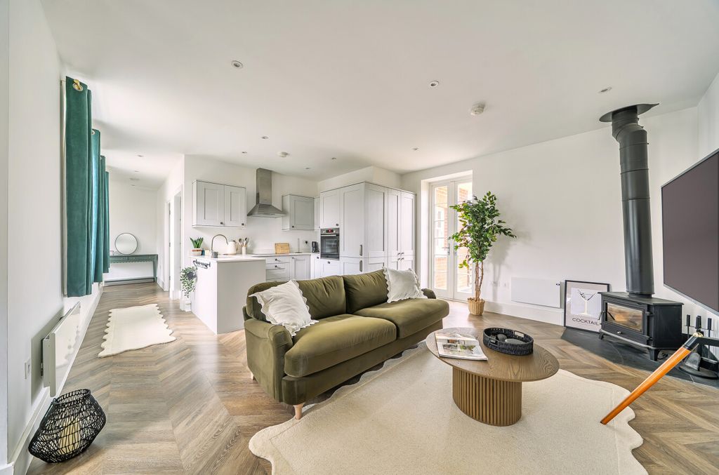 Property photo 3 of 10 1399746-22-6970d2...