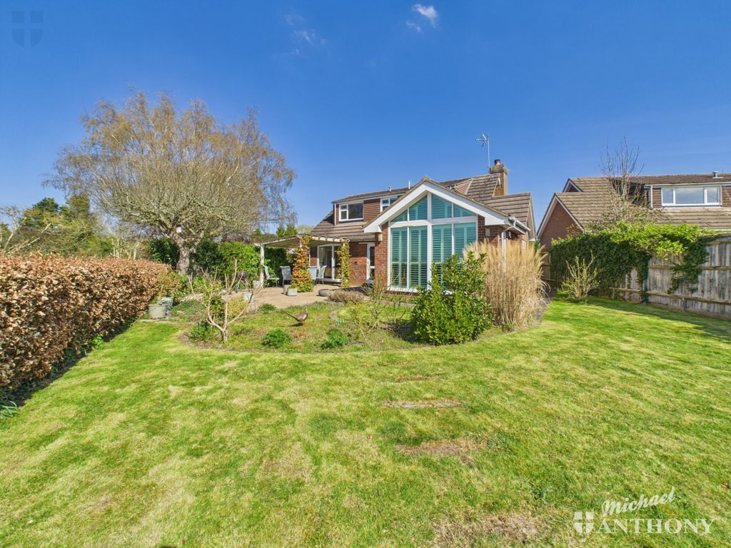 Property photo 3 of 26 Cam03218G0-Pr0588-Still026