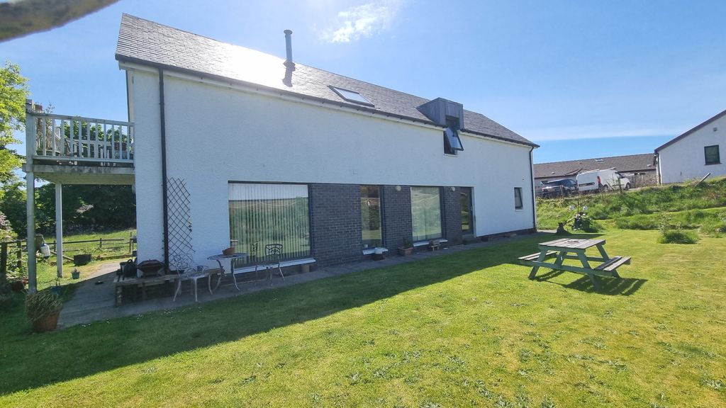 Property photo 3 of 27