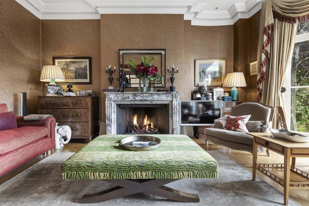 Property photo 1 of 12 Living Room