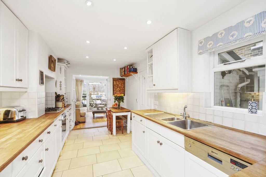 Property photo 3 of 10 3