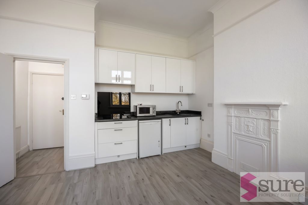 Property photo 3 of 14 Walpole Terrace-006