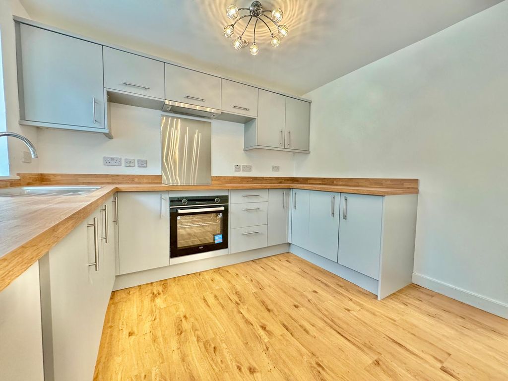 Property photo 1 of 19 Image