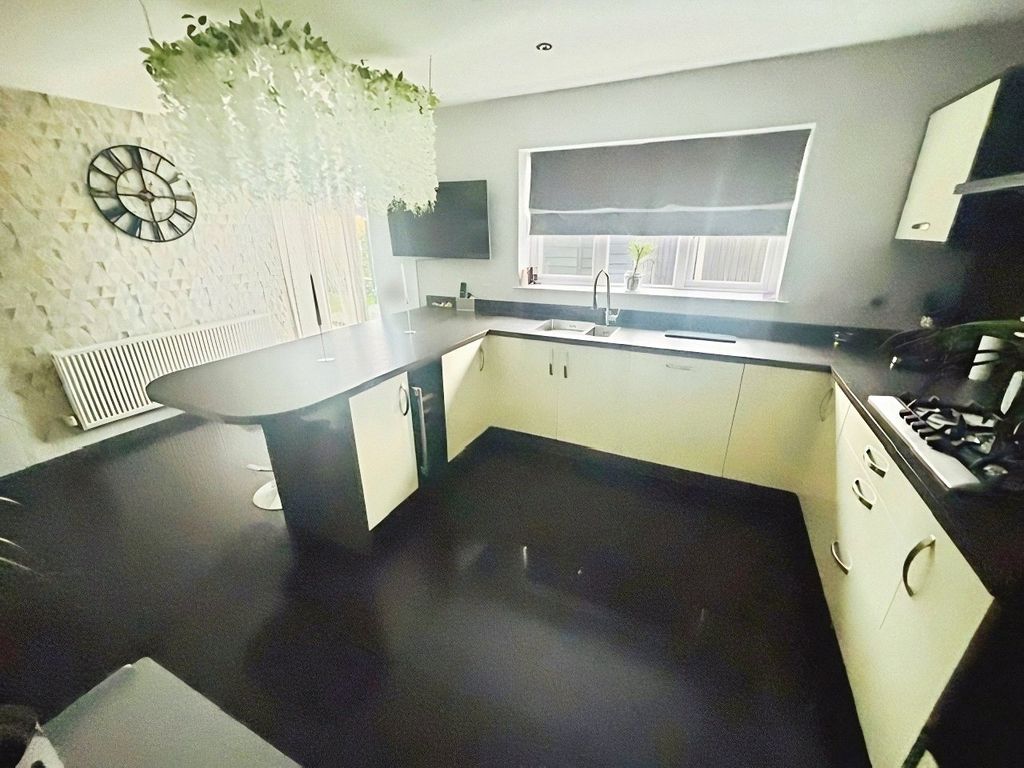 Property photo 2 of 23 Kitchen