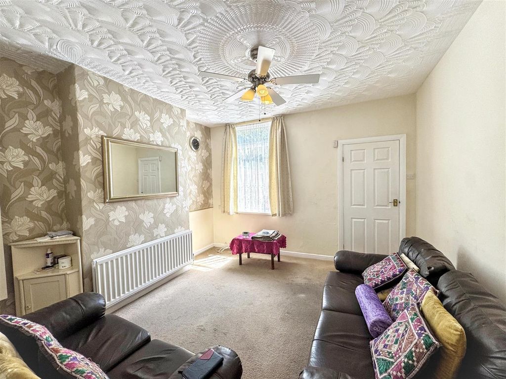 Property photo 3 of 10 20260616160300_20260616-Interior-10-9E8Tg5Bjh9Srok