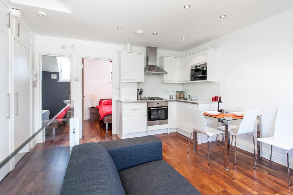 Property photo 1 of 6 Reception/Kitchen