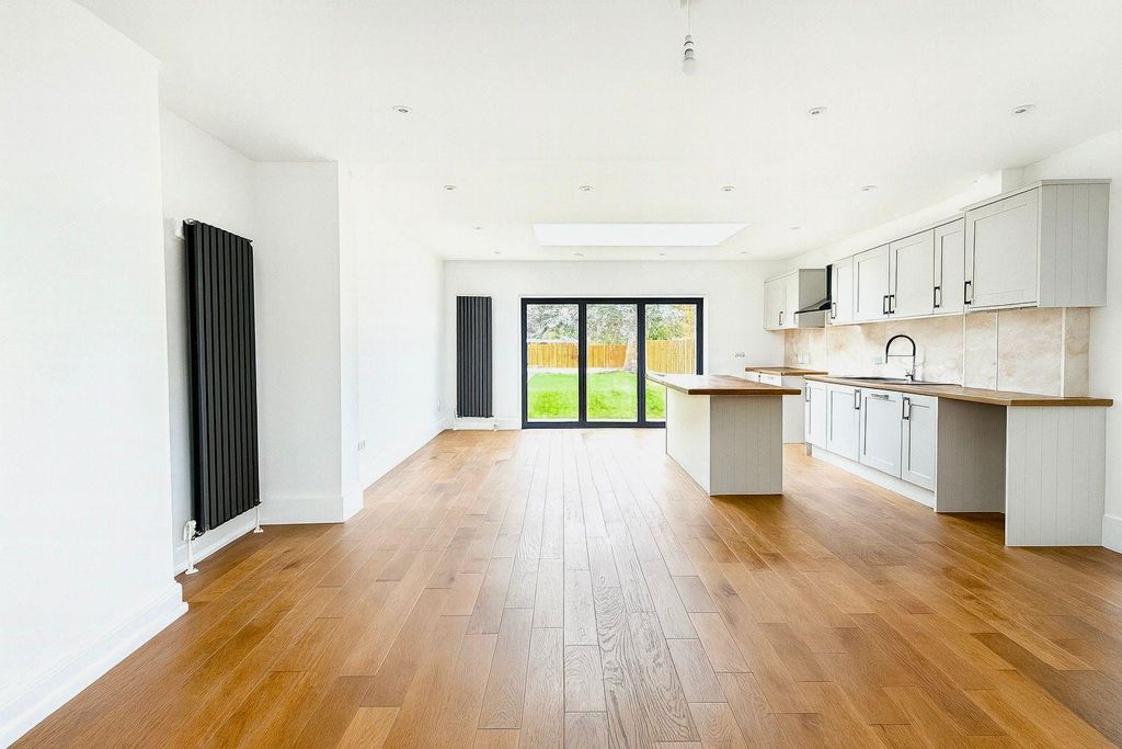Property photo 2 of 21 Kitchen