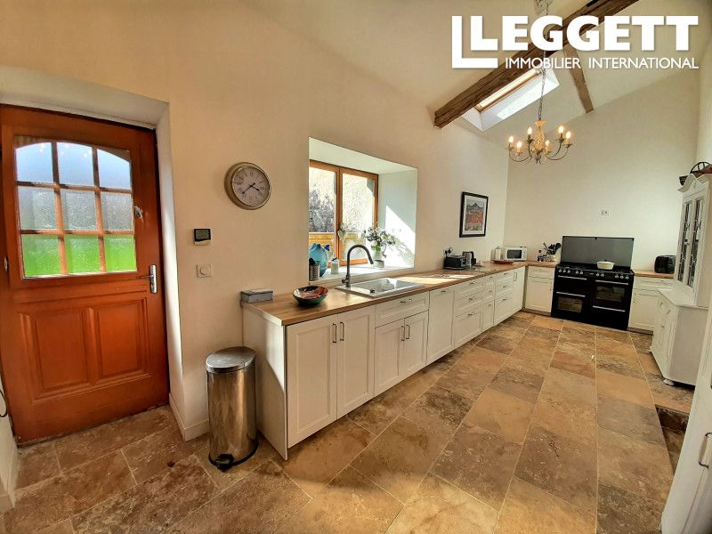 Property photo 2 of 10