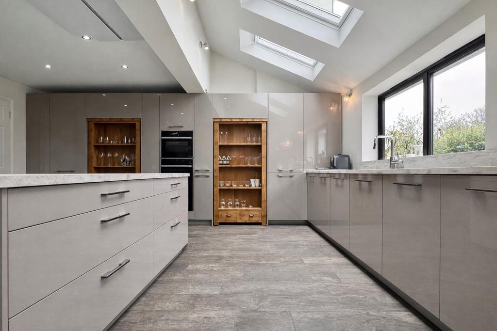 Property photo 2 of 30 2D780De3-498E-4C41-B084-7B43F0C8F4Ab.Png