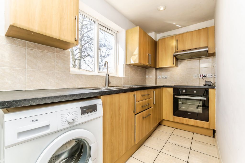 Property photo 3 of 6 Kitchen