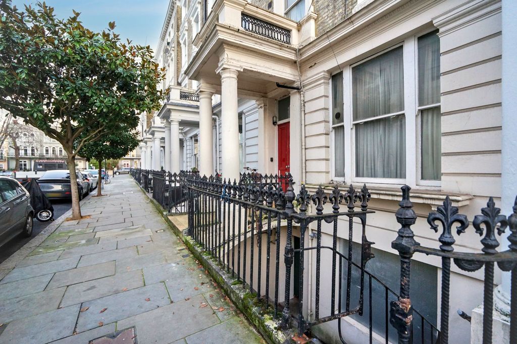 Property photo 2 of 12 13A Arundel Gardens, Notting Hill, London W11 2Ln