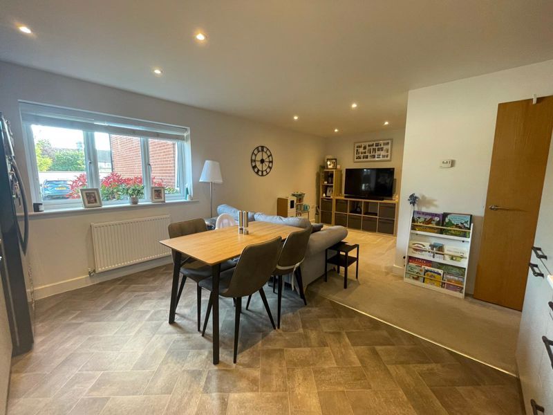 Property photo 1 of 9 Photo 5