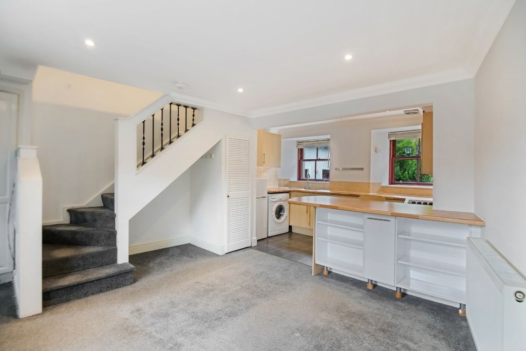 Property photo 2 of 9 Lounge