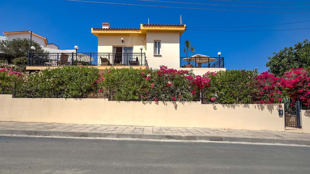 Property photo 2 of 37