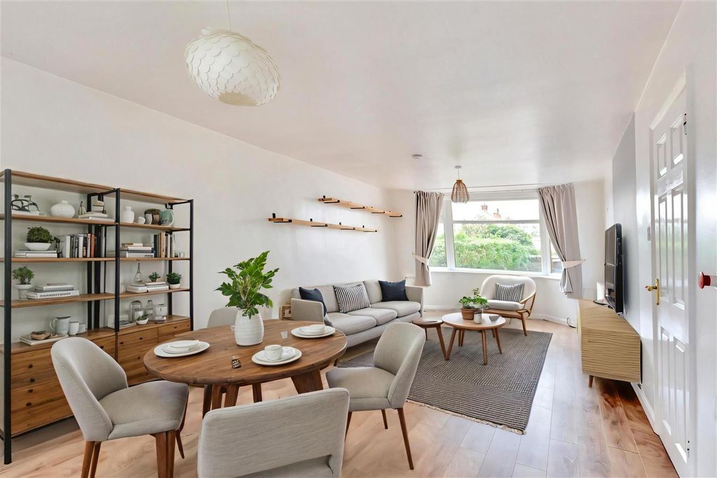 Property photo 3 of 26 Lounge Diner_2 Staged.Jpg