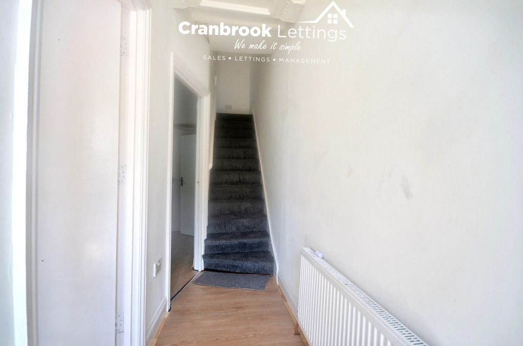 Property photo 1 of 15 4 Bed Terraced House To Rent Henley Road, Ilford Ig1