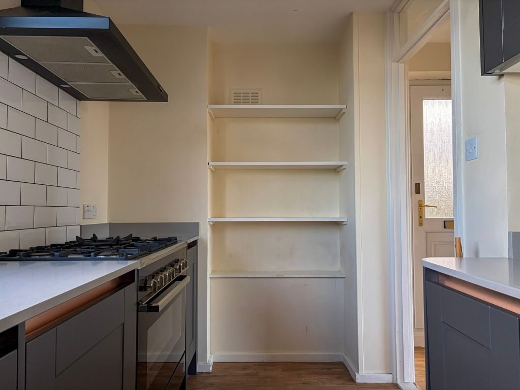 Property photo 3 of 10 Kitchen