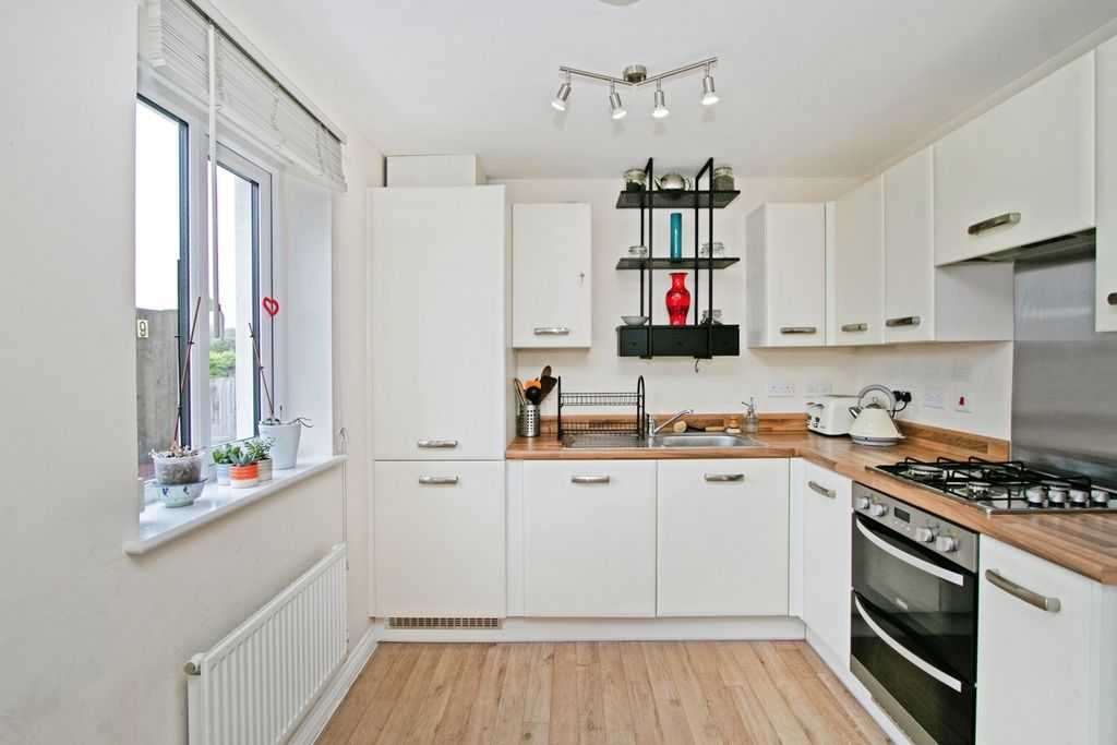 Property photo 2 of 15 Kitchen