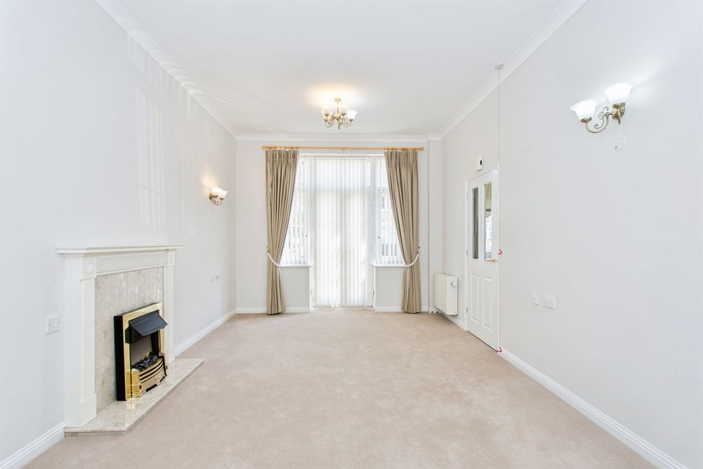 Property photo 3 of 11