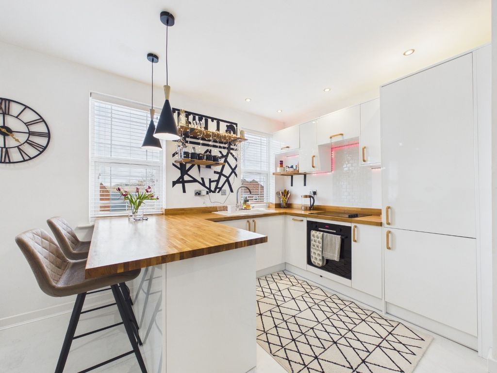 Property photo 2 of 9 4982365