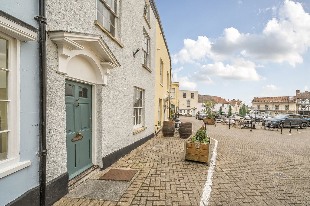 Property photo 2 of 23