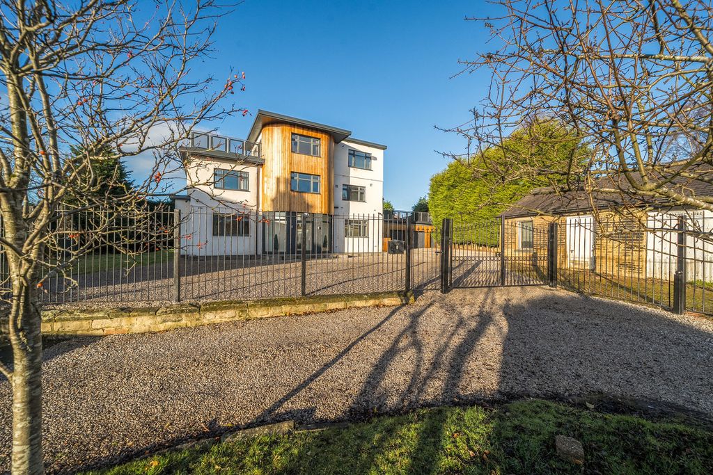 Property photo 1 of 30