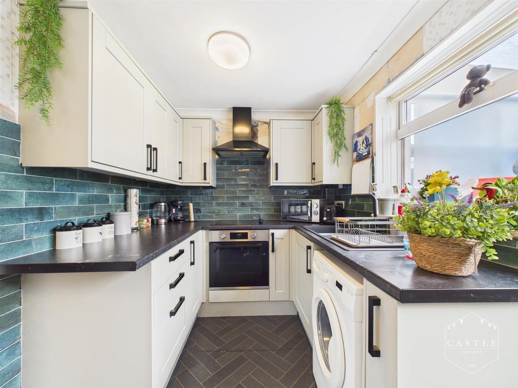 Property photo 3 of 9 Kitchen Diner