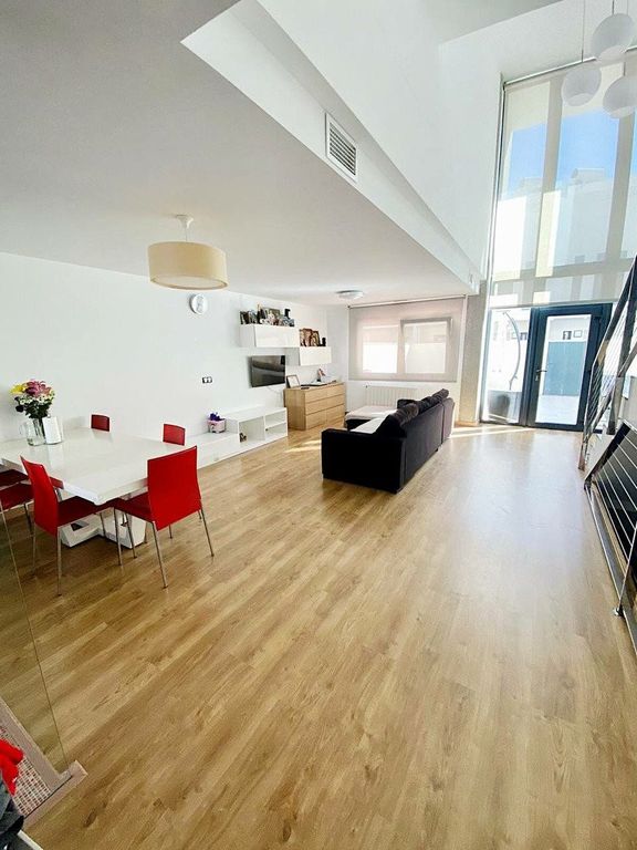 Property photo 2 of 34