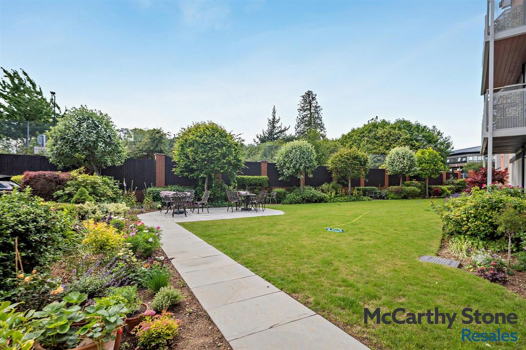Additional image 23 of 2 bed flat for saleBenedict Court, Western Avenue, Newbury, Berkshire RG14