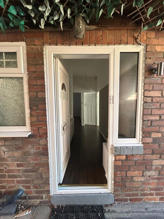 Property photo 2 of 13 Entrance Hall