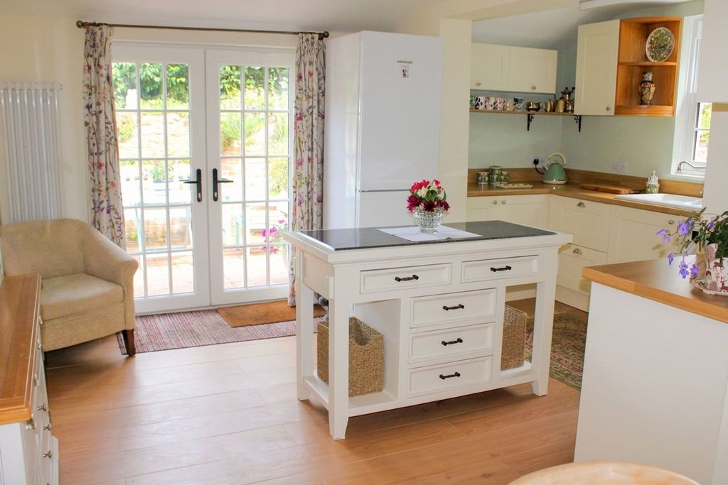 Property photo 3 of 26 Kitchen