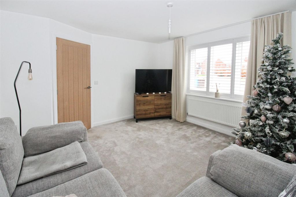 Property photo 2 of 23 Lounge