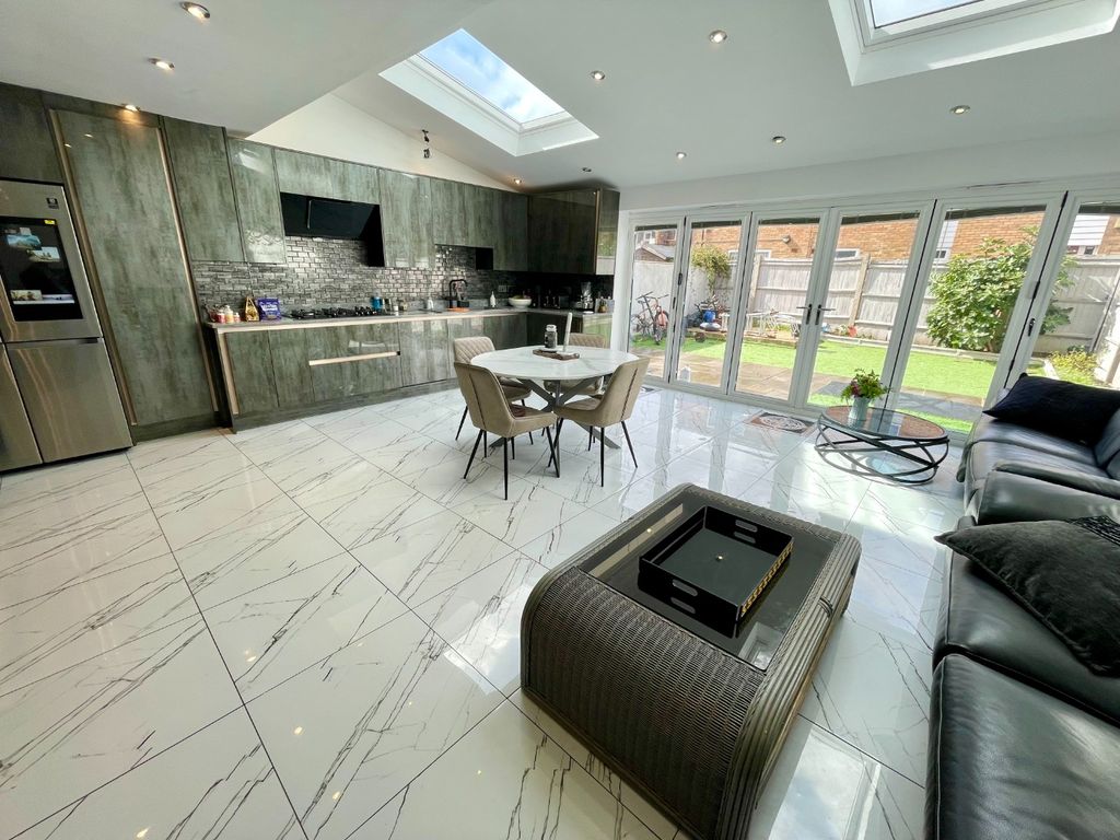 Property photo 3 of 16 4497242