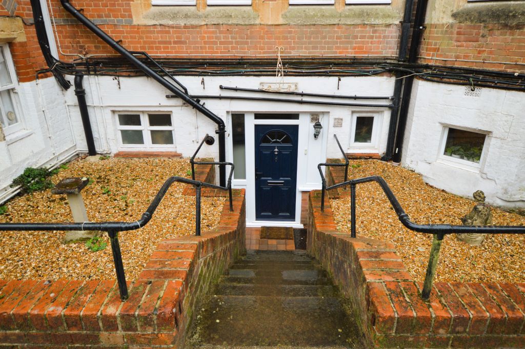 Property photo 2 of 14 Private Entrance