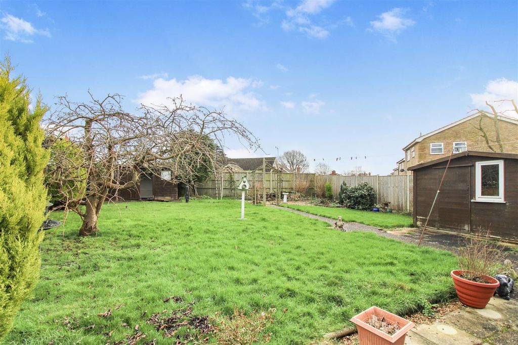 Property photo 2 of 16 Garden
