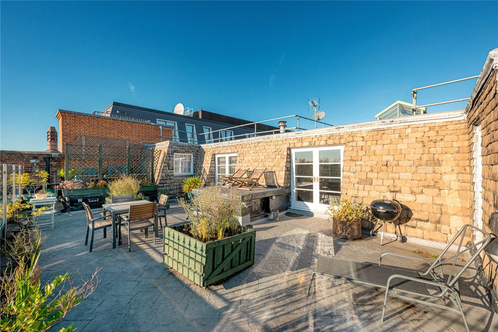 Property photo 2 of 11 Terrace 2