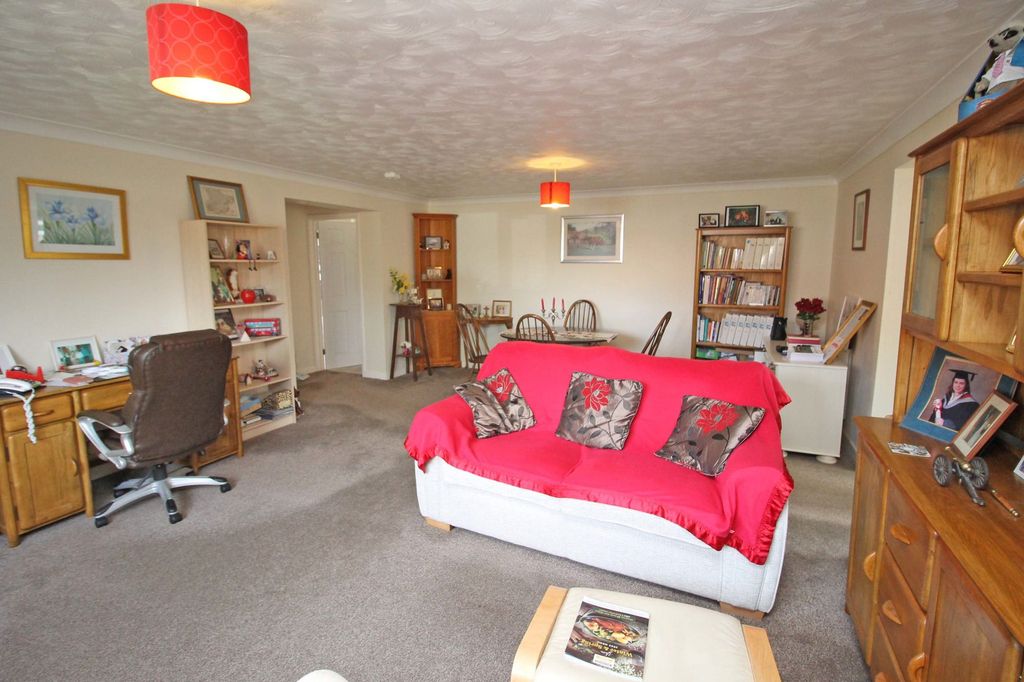 Property photo 2 of 8