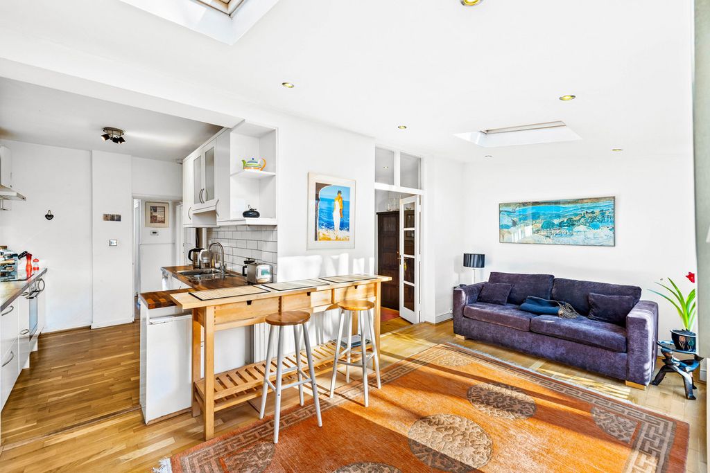 Property photo 3 of 19