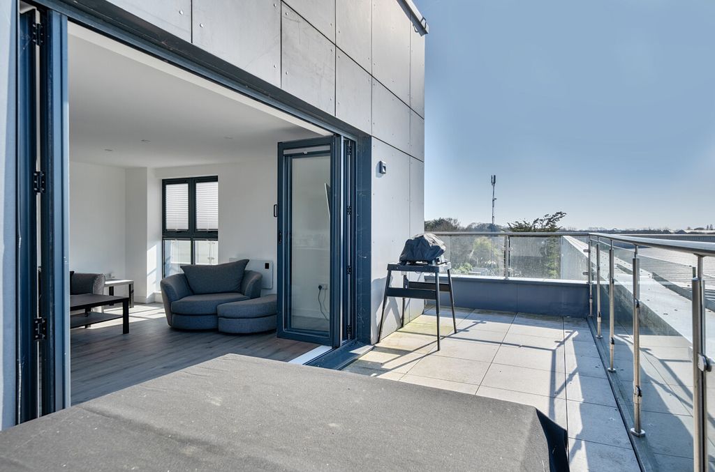 Property photo 2 of 12 1432061-18-69Bc10...