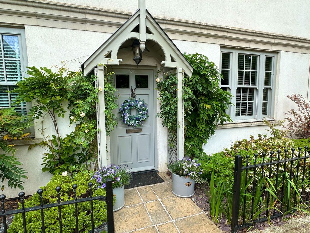 Property photo 2 of 37
