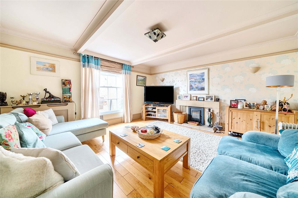 Property photo 3 of 18 3 - Picture No. 06
