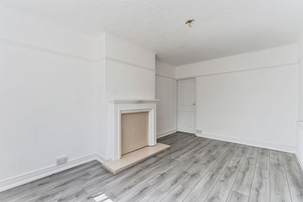 Property photo 2 of 16 Pbox-Img.Jpg