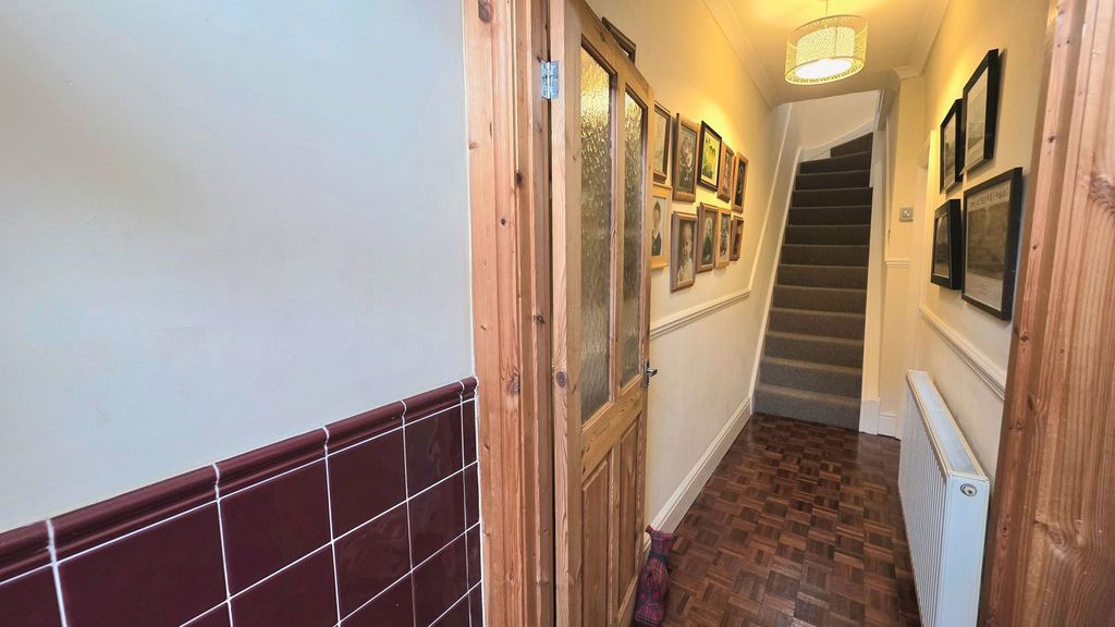 Property photo 2 of 33